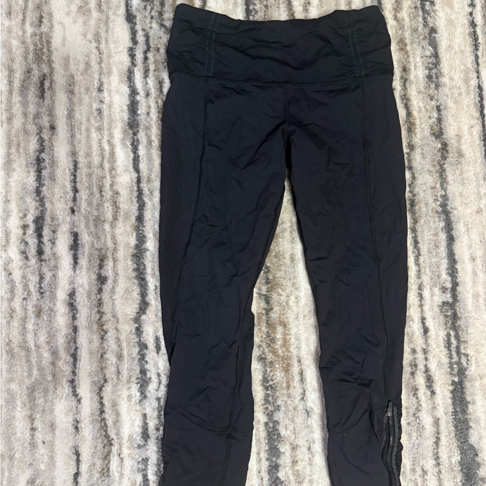 LULULEMON Capri Leggings